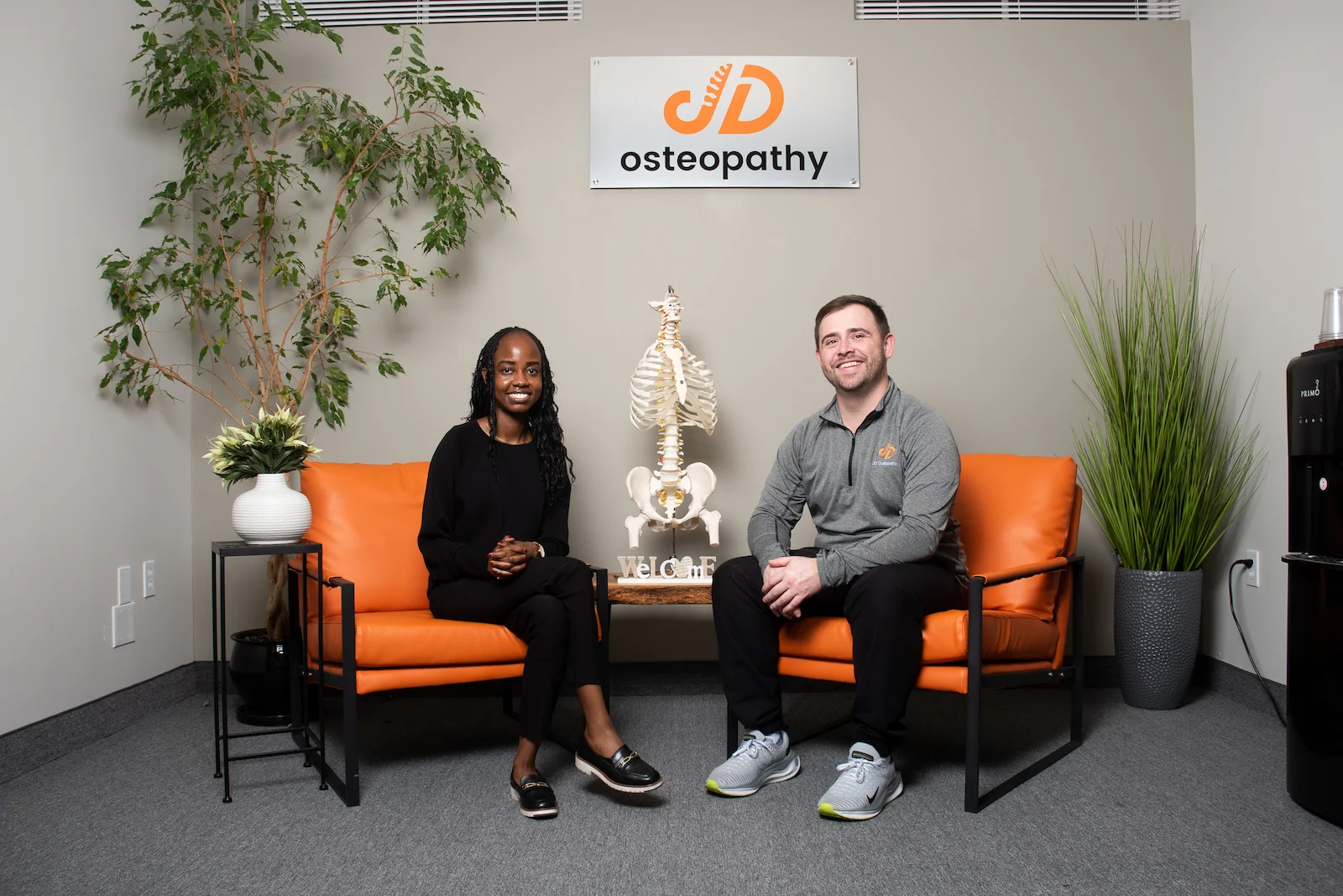 Practitioner at JD Osteopathy using the leg to treat hip pain